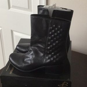 B Makowsky boots